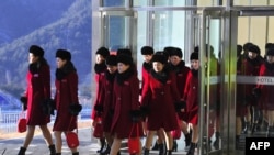 Уболівальниці, відправлені Пхеньяном на Олімпіаду в Пхйончхан, пройшли в КНДР ретельний відбір