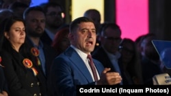 Джордже Симион (в центре)