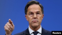 Secretarul general al NATO, Mark Rutte, susține o conferință de presă la sediul Alianței din Bruxelles, marți, 2 decembrie 2025.