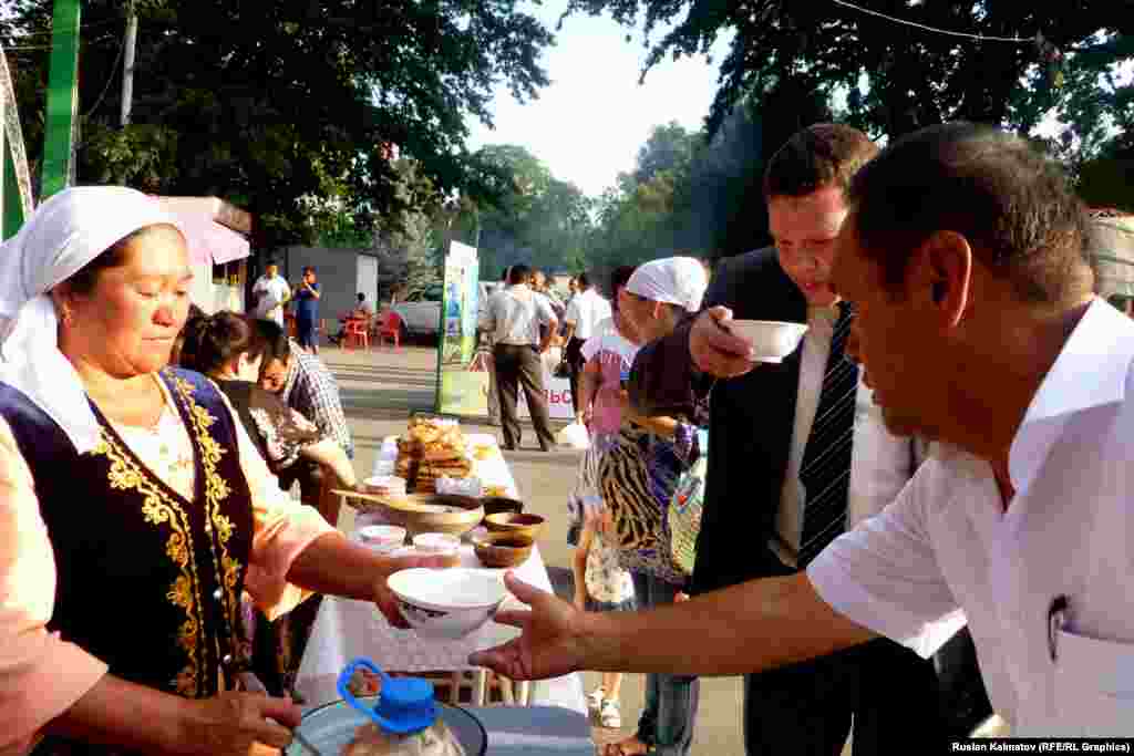 Иш-чара бейшембиде Жалал-Абадда башталган I эл аралык бизнес форумдун алкагында өкмөттүн облустагы ыйгарым укуктуу өкүлчүлүгү тарабынан уюштурулду. Жалал-Абадда алгачкы &ldquo;Кымыз майрамы&rdquo; 2013-жылы өткөрүлгөн.&nbsp;