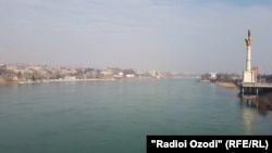 Сырдарыя Тажикстандын Кожент шаары аркылуу агып өтөт.