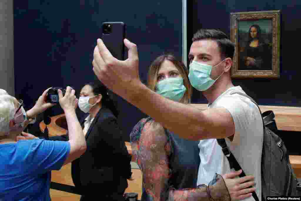 6 липня один із найбільш відвідуваних музеїв світу Лувр &laquo;вийшов&raquo; із карантину. Яким був перший день роботи та що обов&#39;язково потрібно знати відвідувачам &ndash; дивіться у фотогалереї Радіо Свобода&nbsp;