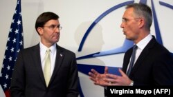 ینس ستولتنبرگ سرمنشی ناتو (راست) و مارک اسپر وزیر دفاع امریکا