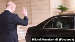Ильхам Алиев провожает Михаила Кавелашвили после встречи в резиденции Загульба