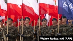 Լեհաստանի զինված ուժերի զինծառայողներ Վարշավայում զորահանդեսի ժամանակ, արխիվ