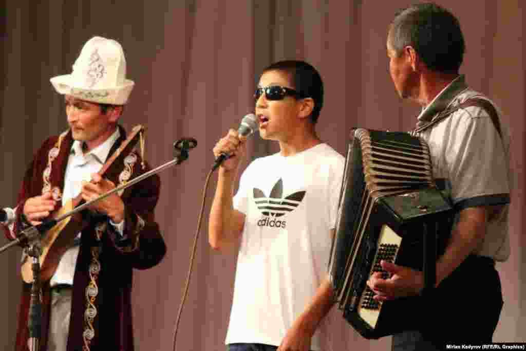 Майып адамдардын катышуусундагы бул иш-чараны &laquo;Мүмкүнчүлүк&raquo; жана &laquo;Нарындын өзгөчө муктаждыгы бар балдарынын ата-энелери&raquo; коомдук уюмдары уюштурду.&nbsp;