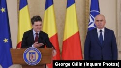 Președintele Nicușor Dan (stânga) și premierul desemnat Ilie Bolojan