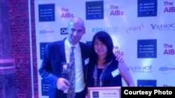 
Фаршид Манафи (персидская служба РСЕ\РС) и Жаныл Жусупжан на торжественной церемонии вручения премии AIB International Media Excellence Awards, 9 ноября 2011, Лондон
