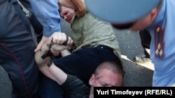 В "День гнева" москвичи хотели повидаться с претендентами на пост мэра. Но, скорее всего, они по традиции встретятся с милицией