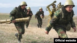 Военные учения в Нагорном Карабахе  