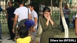 Әскери қоймадағы жарылыстан кейін қаладан кетуге мәжбүр болған Арыс тұрғындарының үйлеріне оралған сәті. Шымкент, 28 маусым 2019 жыл.