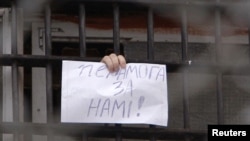  Minskide entegem türmede saklanýanlaryň atlary Täze ýyl agşamy we Täze ýyl güni Azatlyk Radiosynyň Belarus gullugy tarapyndan efirde okaldy.