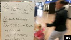 В первые дни после раскрытия заговора British Airways терял 3,5 миллиона фунтов в час в результате отмены 384 из 580 своих рейсов