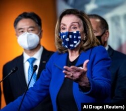 АКШ Өкүлдөр үйүнүн спикери Нэнси Пелоси маалымат жыйынында сүйлөөдө. 2021-жылдын 13-февралы.