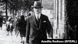 Rəsulzadə Parisdə, 1930-cu illər