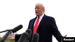 Дональд  Трамп  кабарчыларга сүйлөп жатат.  Вашингтон, 31-октябрь, 2018-жыл. 