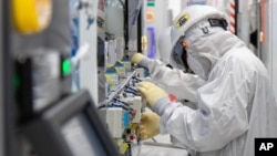 Виробництво мікрочипів Intel у Ірландії. Торік видання «Верстка» виявило, що лише за перші шість місяців 2023 року до Росії завезли чипи західних компаній, в тому числі Intel, на понад 500 мільйонів доларів