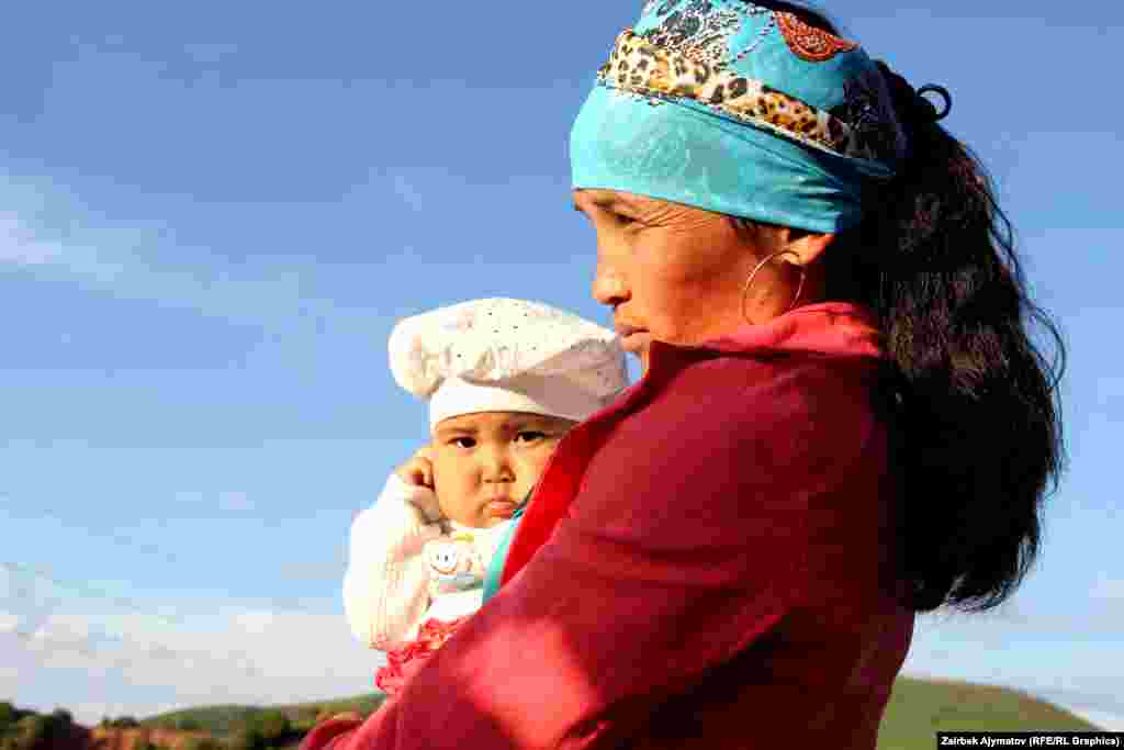 Быйыл жайлоо бакчалары &ldquo;Өнүгүү борбору&rdquo; деп аталып жеткинчектерге башталгыч билим берүү менен бирге алардын ата-энелерине да баланы туура тарбиялоо боюнча усулдук көмөк көргөзө баштады.&nbsp;