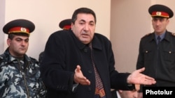 Бывший начальник Дорожной полиции Армении Маркар Оганян в суде, 9 января 2012 г. 