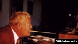 Арнульф Эрих Стегманн — основатель Международной ассоциации художников, рисующих ртом и ногами (Photo — <a href=http://www.amfpa.com/html/show.php?lang=2&mid=100&oid=943 target="_blank">AMFPA</a>)