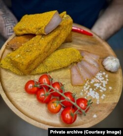 Паляндвіцу «па-італьянску» гатуе з памідорамі