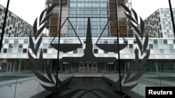 Прокурор МКС Карім Хан заявив минулого місяця, що в нього є підстави вважати, що прем’єр-міністр Ізраїлю Беньямін Нетаньягу, міністр оборони та три лідери «Хамасу» «несуть кримінальну відповідальність» за ймовірні воєнні злочини