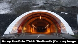 Рокский тоннель на де-факто границе