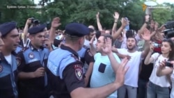 Демонстранти в Єревані знову йдуть на президентський палац