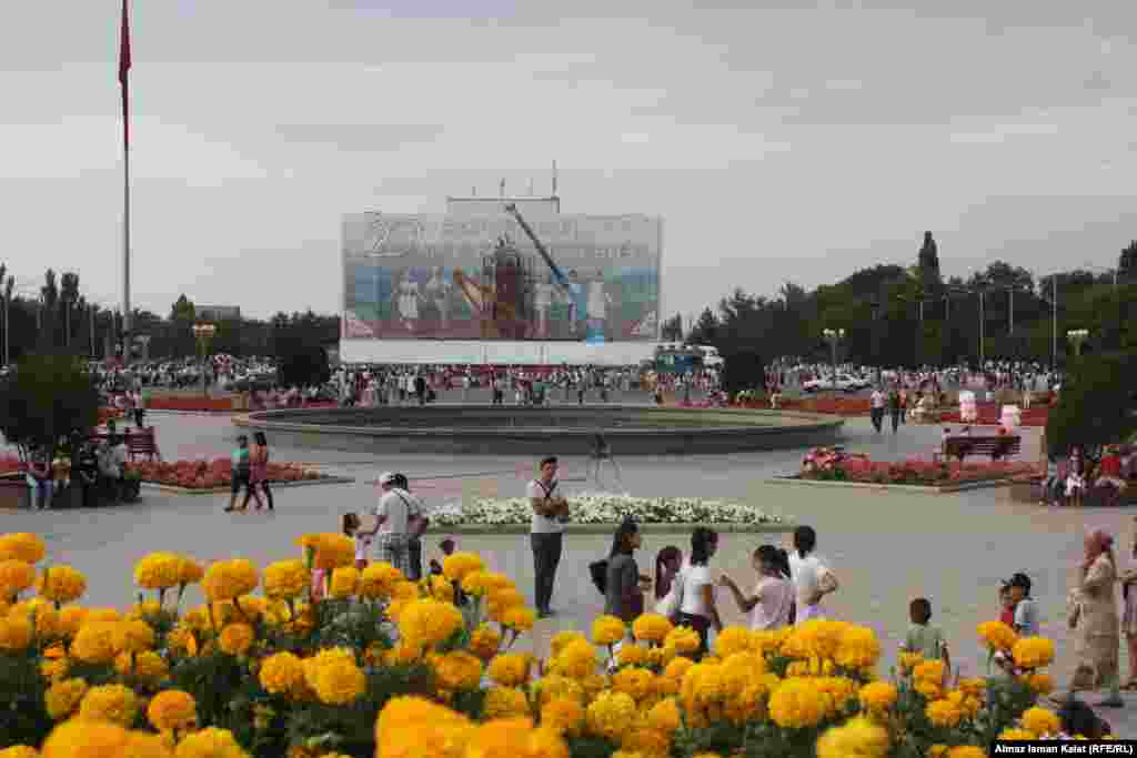 Главные торжественные мероприятия пройдут на центральной площади Ала-Тоо в Бишкеке. Где 31 августа торжественно откроют два памятника Манасу и Чынгызу Айтматову. 
