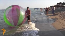 У Бердянську багато сміття та змиває косу