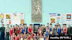 Җинүчеләр. Сулдан икенче Салават Кәлимуллин