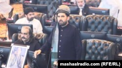 سهېل اپرېدی د اکتوبر پر ۱۳مه د خيبر پښتونخوا د اعلاوزير تر منتخب کېدو وروسته د اسمبلۍ غونډې ته وينا کوي.