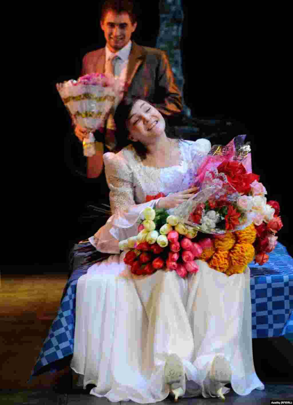 Туфан Миңнуллинның &quot;Төш&quot; спектакленнән күренеш