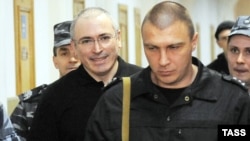 Экс-глава ЮКОСа Михаил Ходорковский твердо встал на путь исправления, освоив в заключении принципиально новую для себя специальность - журналиста.