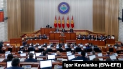 KYRGYZSTAN -- Deputies of the Parliament at a meeting during the oath of the Prime Minister and his cabinet in Bishkek, April 25, 2018