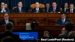 Կոնգրեսական Ադամ Շիֆը բացում է հանրային քննարկումը: