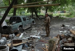 Украінскія валянтэры надалей спрабуюць эвакуаваць рэшту жыхароў Пакроўску на Данбасе, куды набліжаюцца расейскія войскі