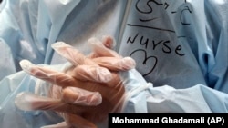 Наразі невідомо, чи потрібно буде звільненим в’язням повертатися до тюрем, і якщо так – то коли