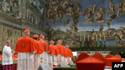 Վատիկան - Կարդինալները Սիքստինյան կապելլայում, արխիվ