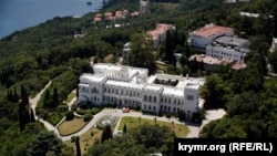 Ливадийский дворец и парк, южный берег Крыма, архивное фото