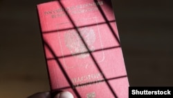 Жителі новоокупованих територій досі утримуються від отримання паспортів РФ