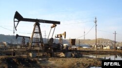 Balaxanı yaxınlığıdakı neft mədənləri