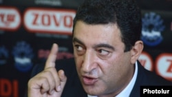 Armenia - Former Environment Minister Vartan Ayvazian at a news conference in Yerevan, 17Sep2012.