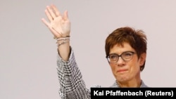  "Христиан-демократиялык биримдиги" партиясынын лидери Аннегрет Крамп-Карренбауэр. Гамбург. 7-декабрь, 2018-жыл.