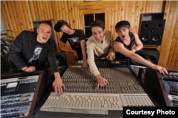 За рэжысэрскім пультам