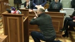 Суд у Києві допитав постраждалого на Майдані (відео)