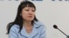 Корреспондент газеты «Голос республики» Лариса Чен на пресс-конференции. Алматы, 21 апреля 2011 года. Фото предоставлено редакцией газеты «Голос республики».