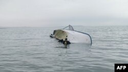 آرشیف، کشتی غرق شده حامل پناهجویان در جهیل وان ترکیه