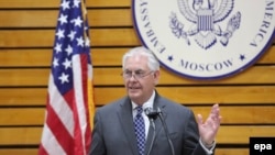 Рекс Тіллерсон виступає перед дипломатами й їхніми родинами в посольстві США в Москві, 11 квітня 2014 року