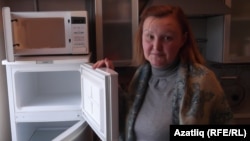 Ирина Курели суыткычны ачып азык юклыгын күрсәтте